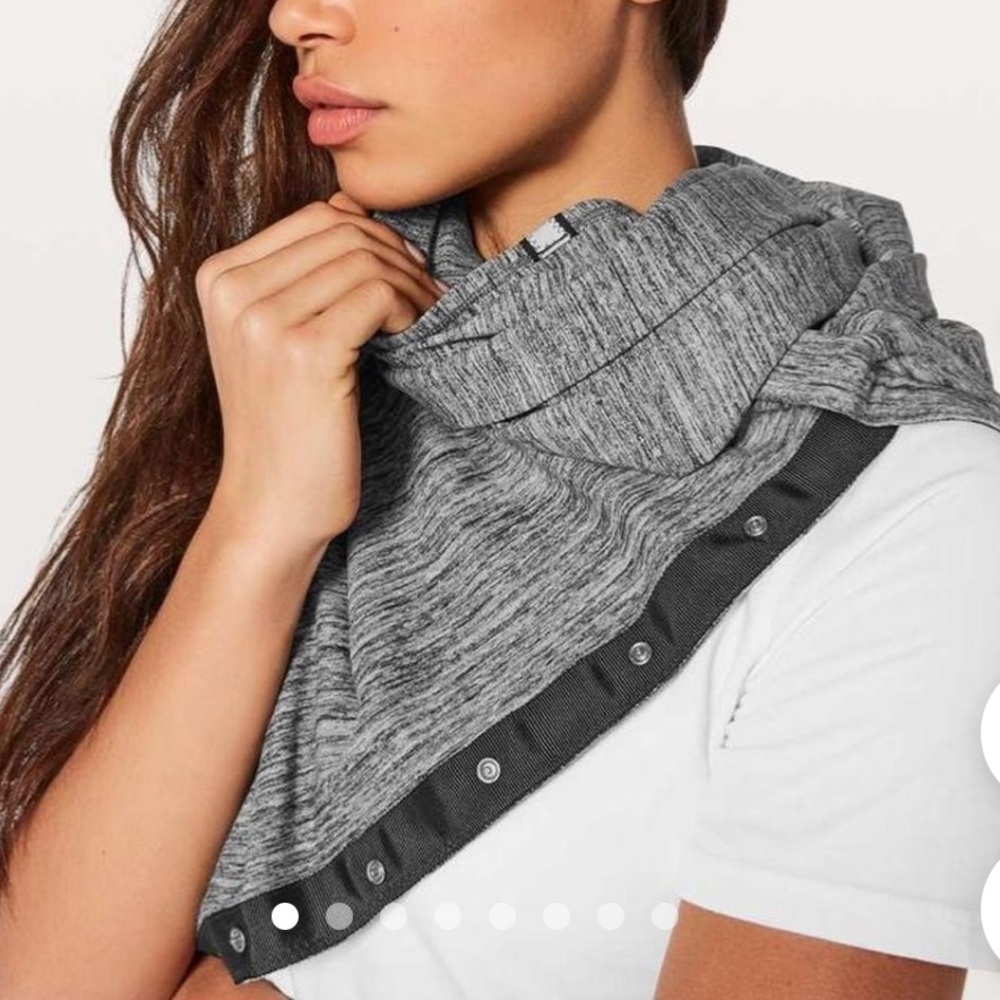 Lululemon Vinyasa Scarf in Black Herringbone